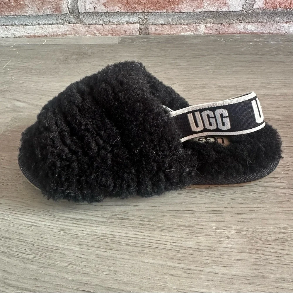 UGG Fluff Yeah Black Slipper Furry Kids 9 Slip On Sandal Logo Back Slide